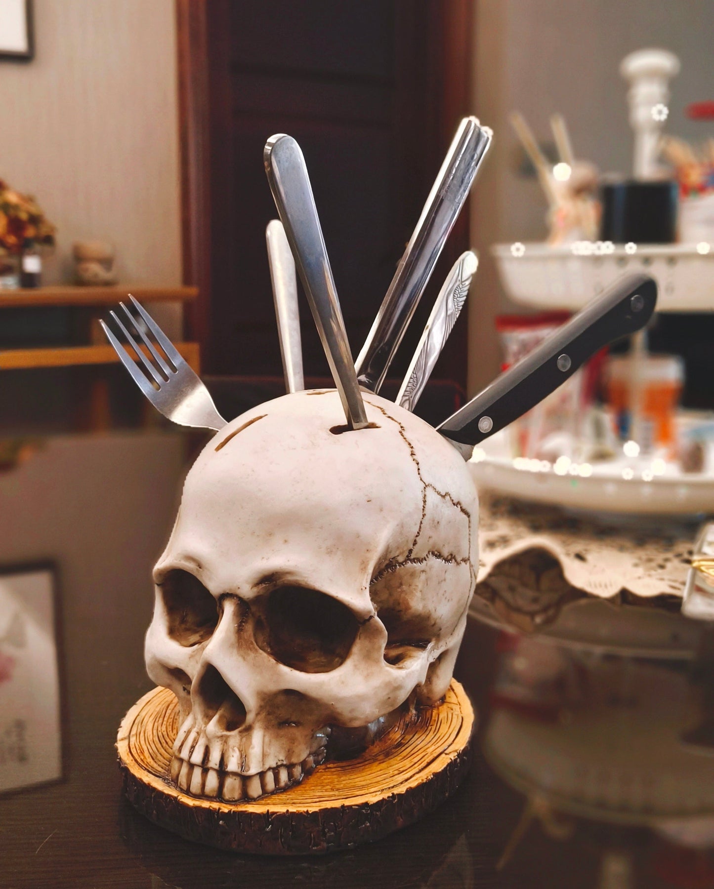 SkullyBlade – Gotiskt knivställ med dödskalle för djärv köksstil