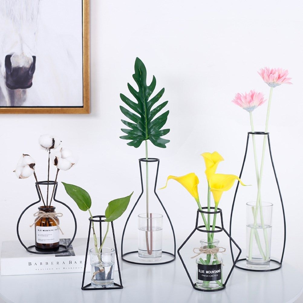 WireLoom | Nordiska minimalistiska trådvaser - Modern heminredning för stilfulla interiörer