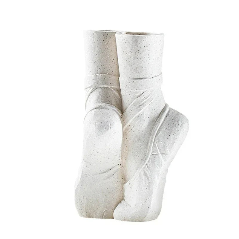 BallerinaBloom | Keramikvas - Elegant Ballerina figurinvas, konstnärlig blomsterdekor
