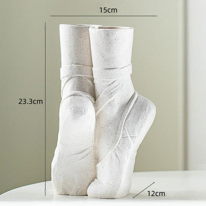 BallerinaBloom | Keramikvas - Elegant Ballerina figurinvas, konstnärlig blomsterdekor