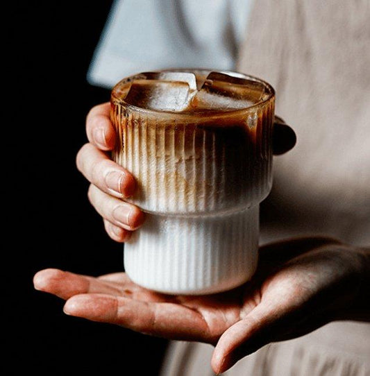 GlaceCup | Isdrinkmugg i räfflat glas - återanvändbar och estetisk Dricksglas